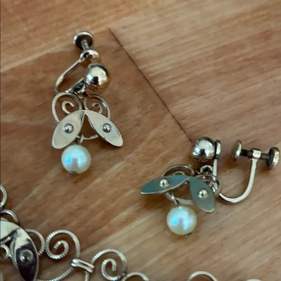 Elegant Vintage Gold Filled Van Dell Jewelry Set screw back earrings and necklac - Picture 2 of 4